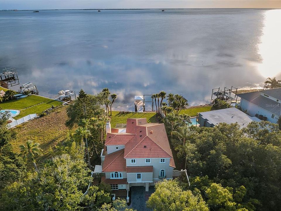 1st image of 128 CARLYLE DRIVE