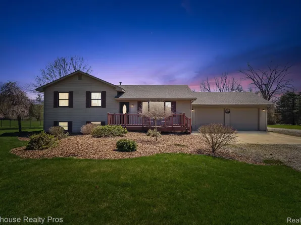 9508 Bitten Dr, Brighton, MI 48114