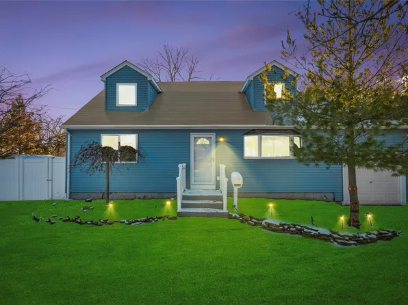 26 Raider Street, West Babylon, NY 11704