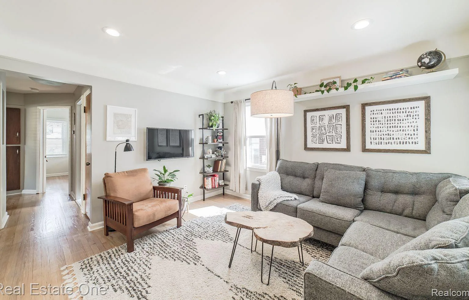 3 bed, 1244 sqft, $3,000 — Photo 2