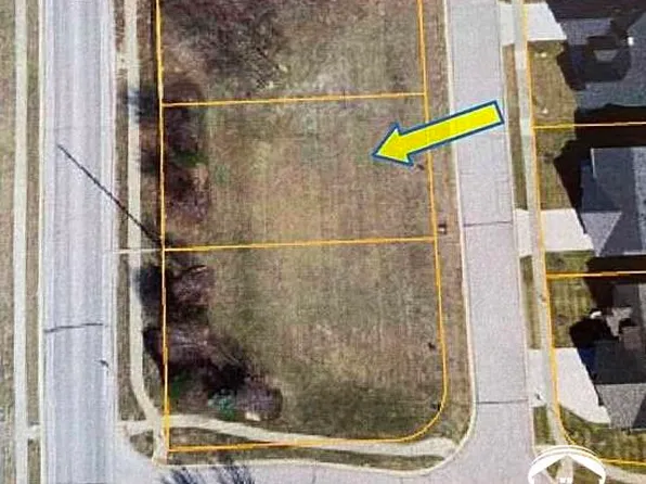 127 Bramble Bend Ct, Lawrence, KS 66049
