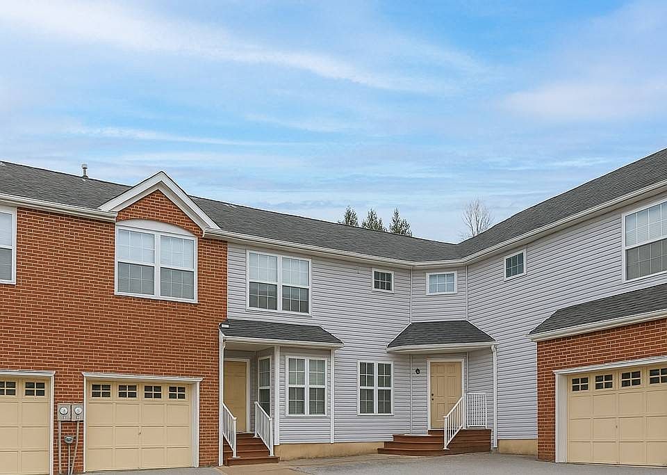 1st image of 90 Crown Point Rd