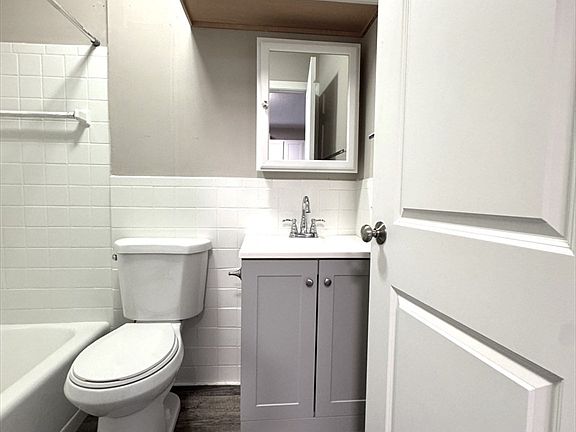 4th image of 625 Main St APT 5