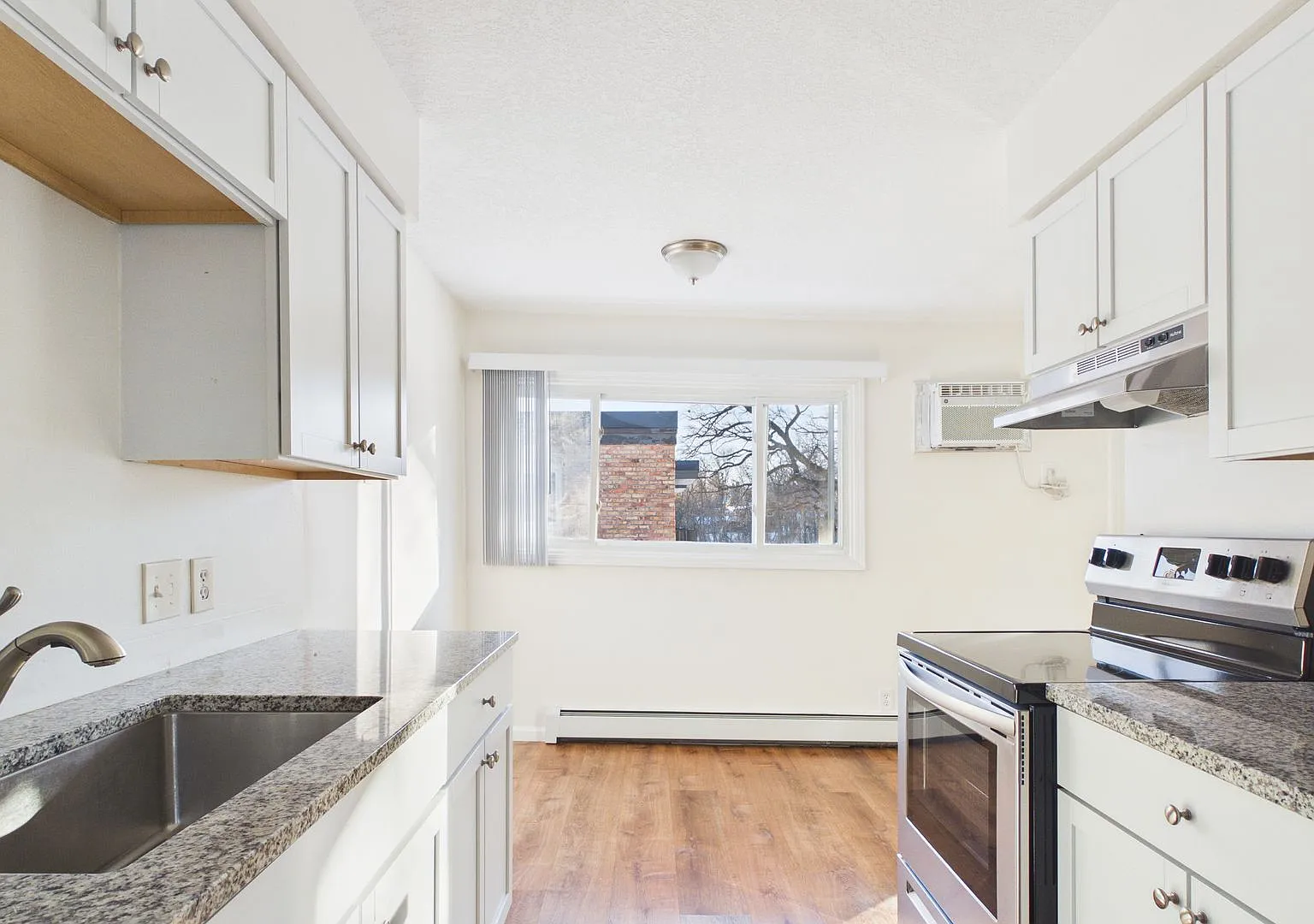 Upgraded 1-Bedroom Home in Minnetonka — Photo 1