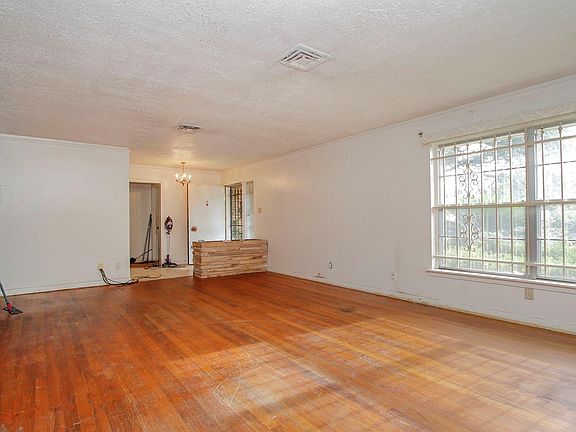 5th image of 8215 Glencrest St