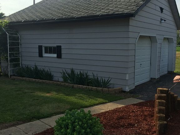 Garage (new shingles now)