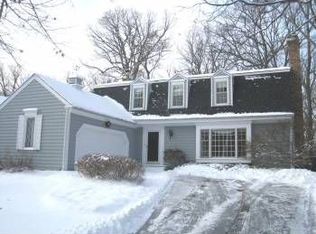 1014 Grandview Ln, Lake Forest, IL 60045