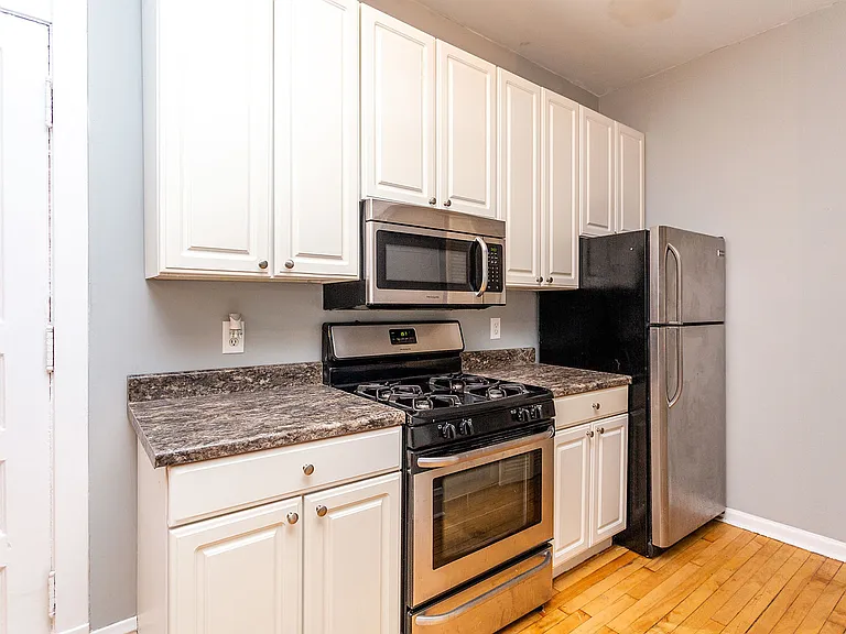923 W Sheridan Rd #1 — Photo 5
