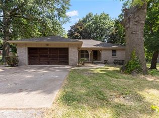 10105 E 35th St, Independence, MO 64052