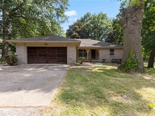 10105 E 35th St, Independence, MO 64052
