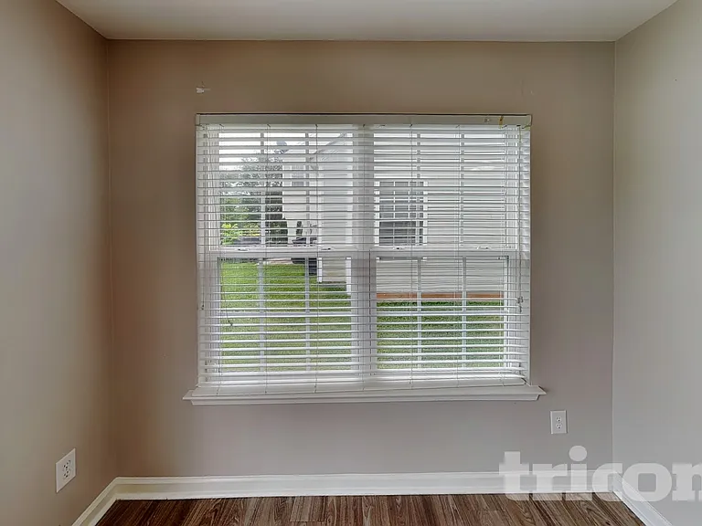 11311 Breezehill Ln — Photo 6