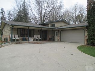1230 Kahler Ct, Sheldon, IA 51201