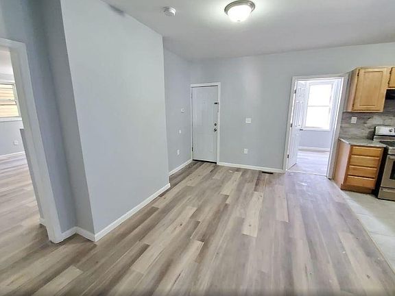 5th image of 226 New St APT 1R