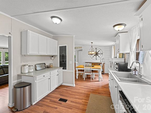5th image of 3607 Kennington Dr