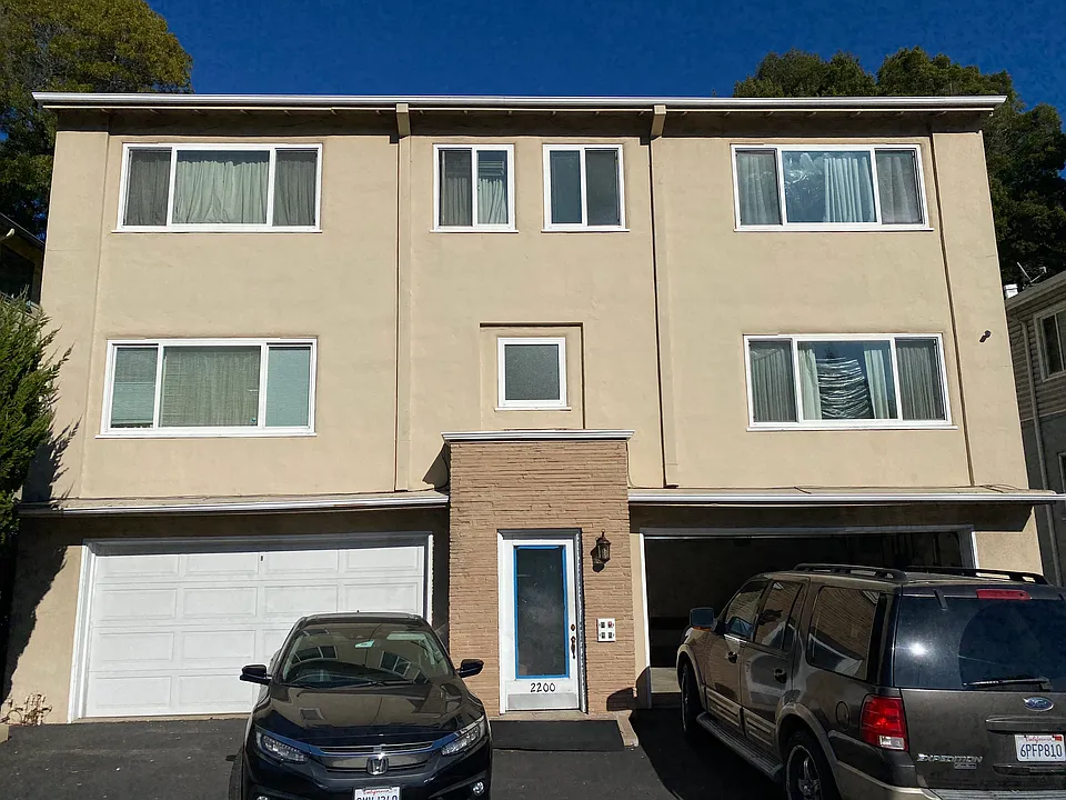 2200 Mountain Blvd #4