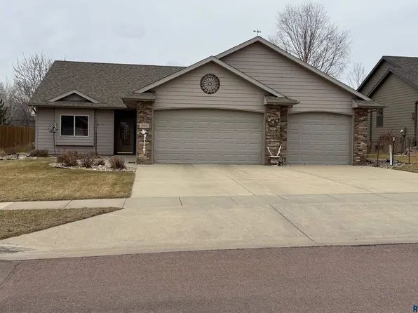 800 W Sterling Oak Cir, Sioux Falls, SD 57108