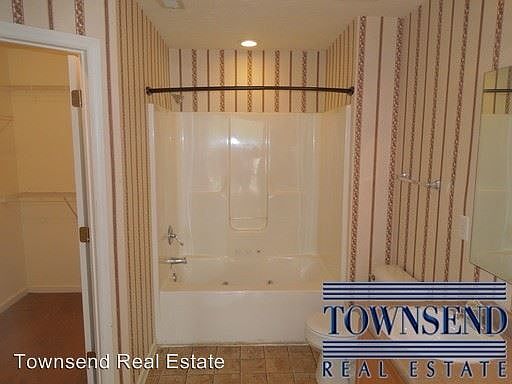 5th image of 428 Chester Lake Pl