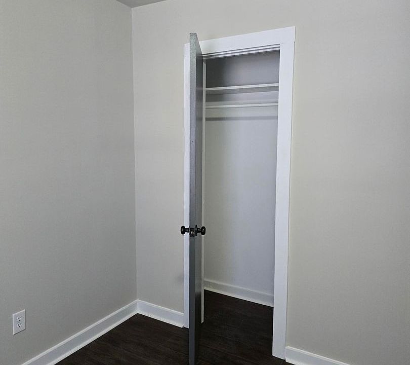 2nd image of 401 Hilltop Dr #443
