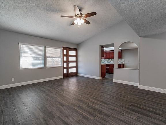 4th image of 1616 E Park Blvd
