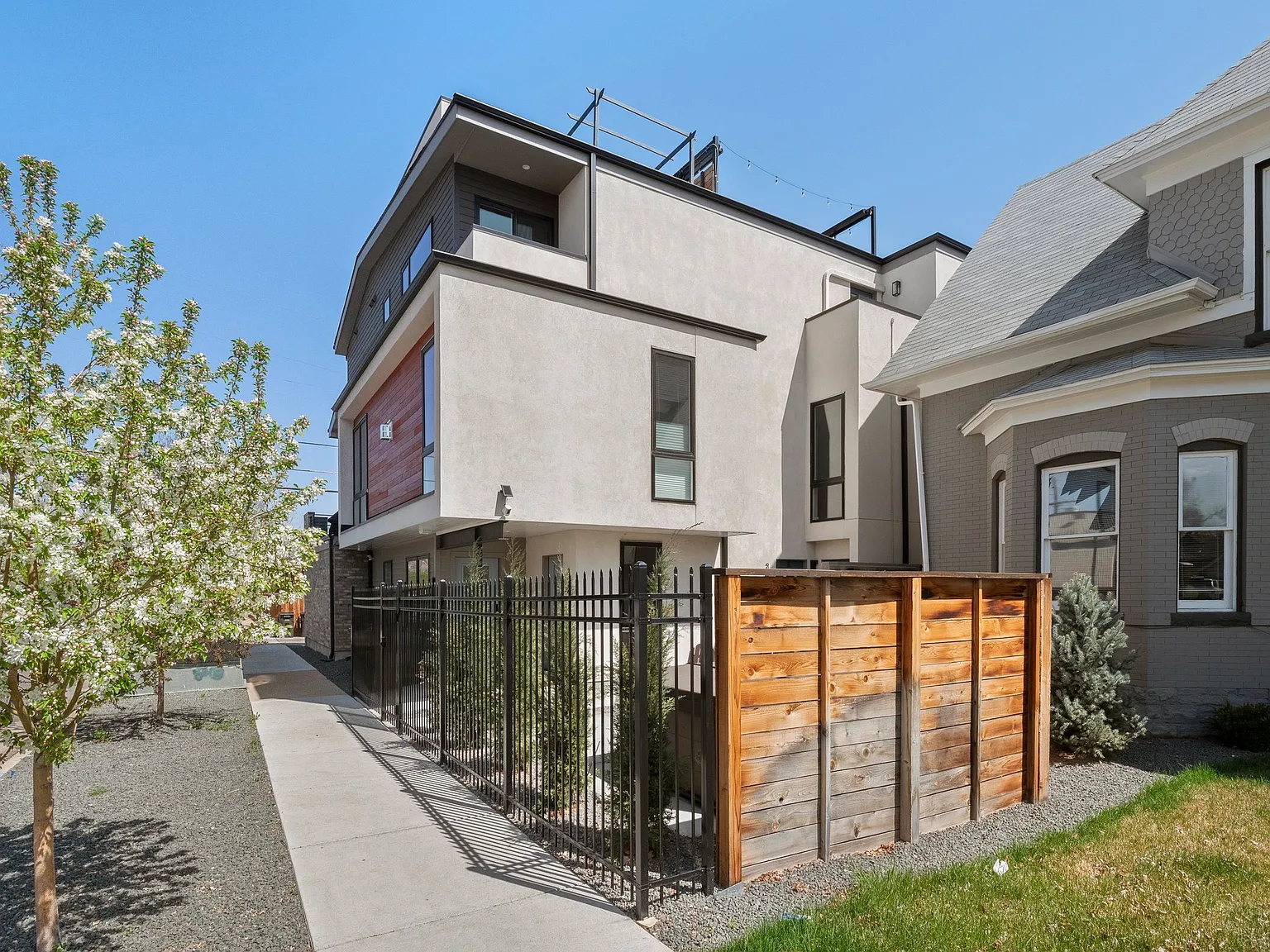 3 bed, 2139 sqft, $6,100 — Photo 3