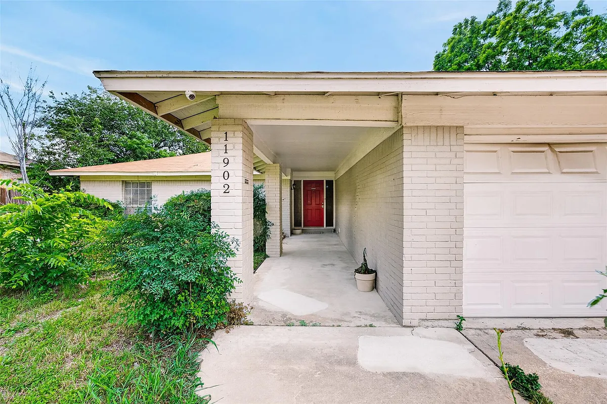 Building Photo - 11902 Oakbrook Dr