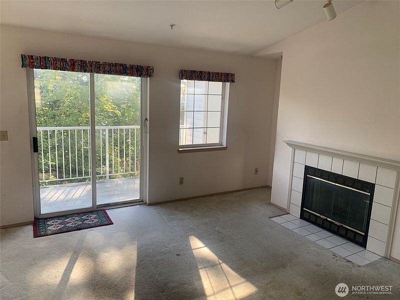 4th image of 949 Aberdeen Avenue NE #B305