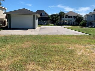 54 Magnolia St, Rockport, TX 78382