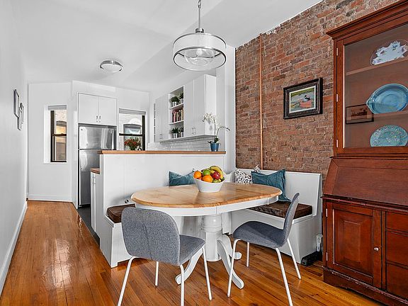 2nd image of 456 15th St APT 1R