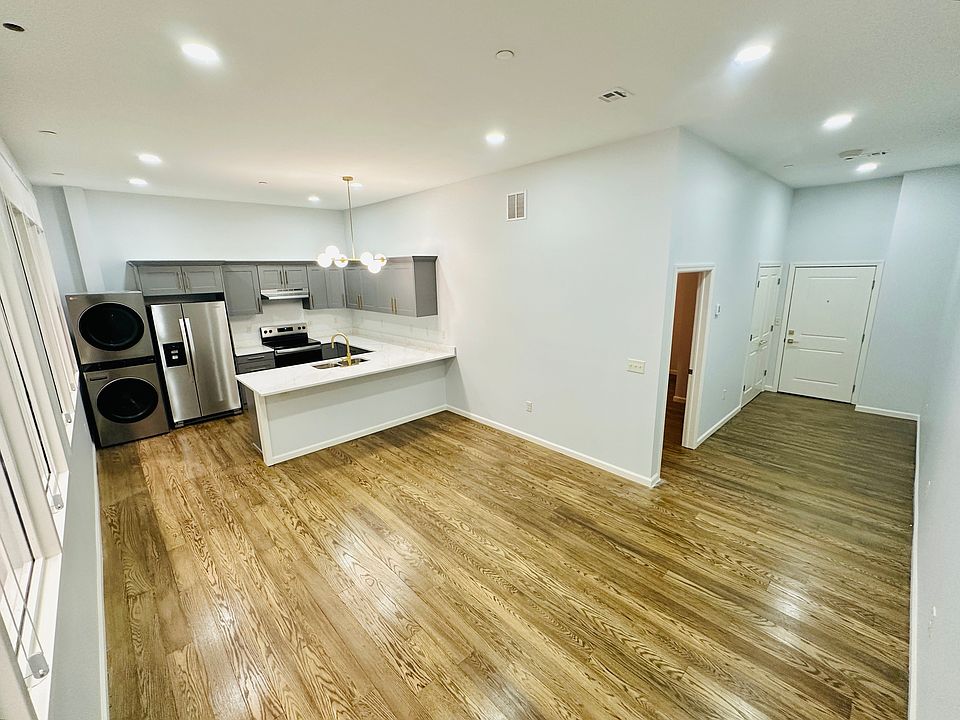 1st image of 118 Baltimore St #306