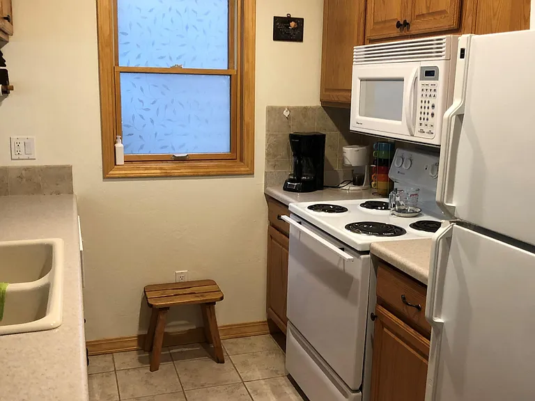 1492 Oak St — Photo 3