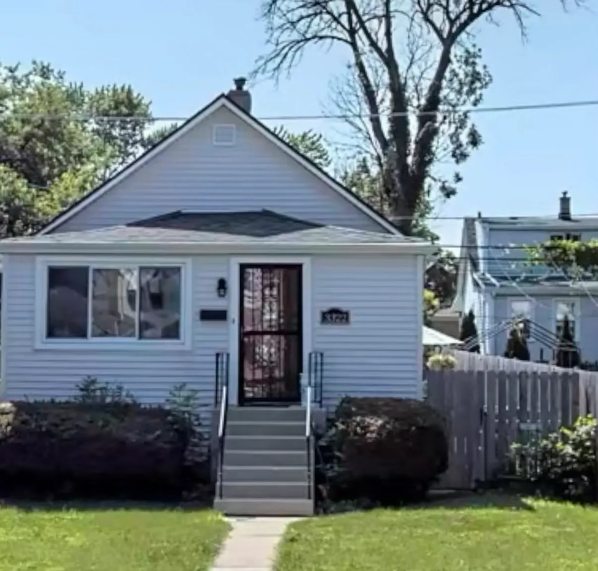 3 bed, 1200 sqft, $3,300 — Photo 1