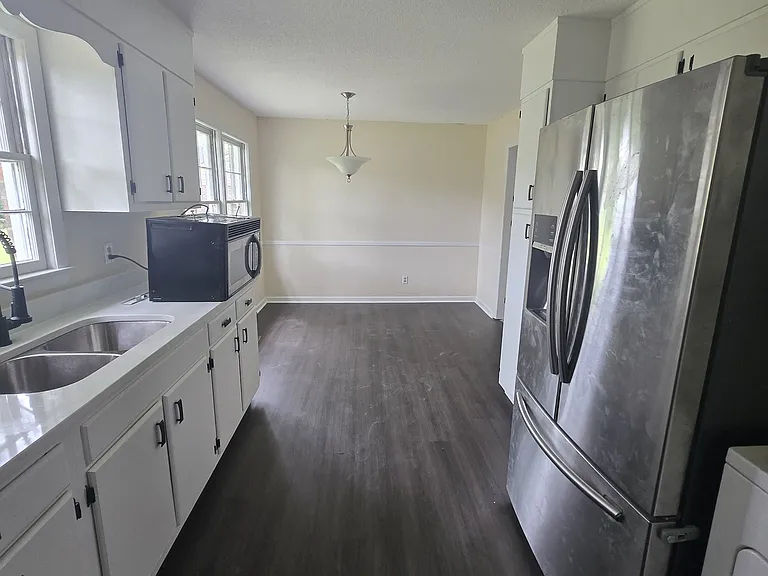 703 Zircon Ct — Photo 9