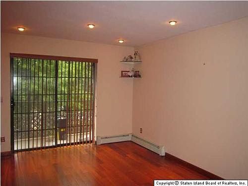 2nd image of 19 Donna Ct APT 6