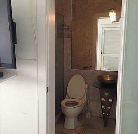 3rd image of 928 Jefferson Ave #7