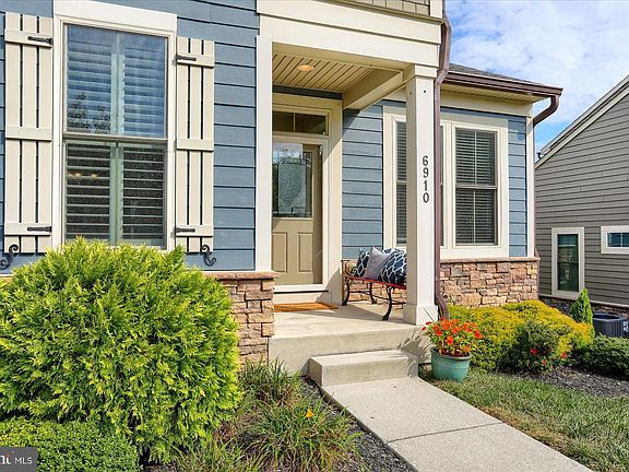3rd image of 6910 Summit Cir