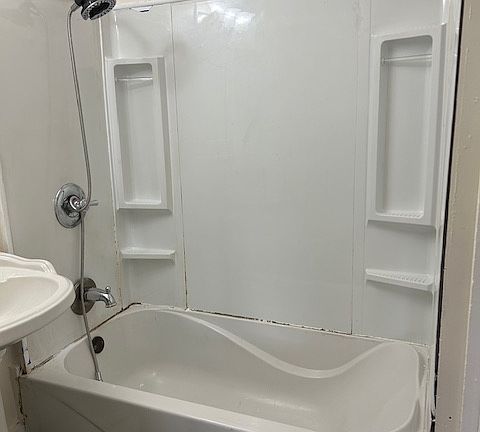 5th image of 4113 Washington Ave