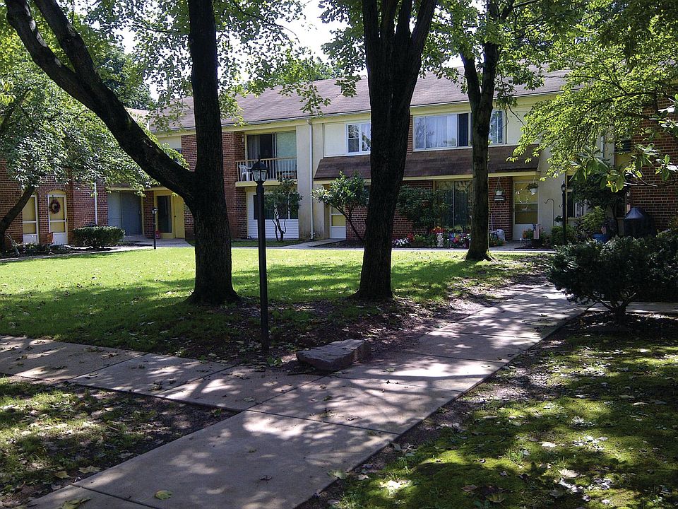 Exterior - Courtyard
