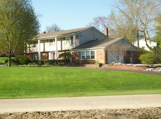 729 E Valley Chase Rd, Bloomfield Hills, MI 48304