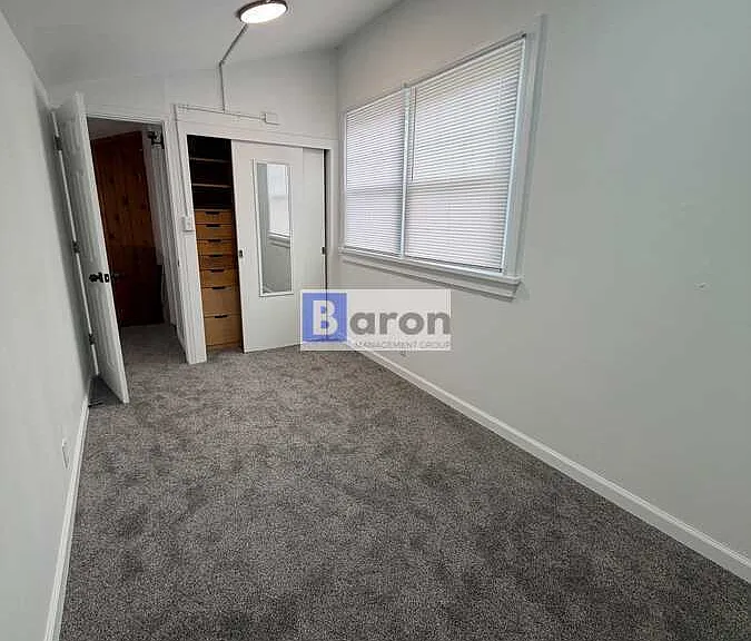 922 Oxford St — Photo 9