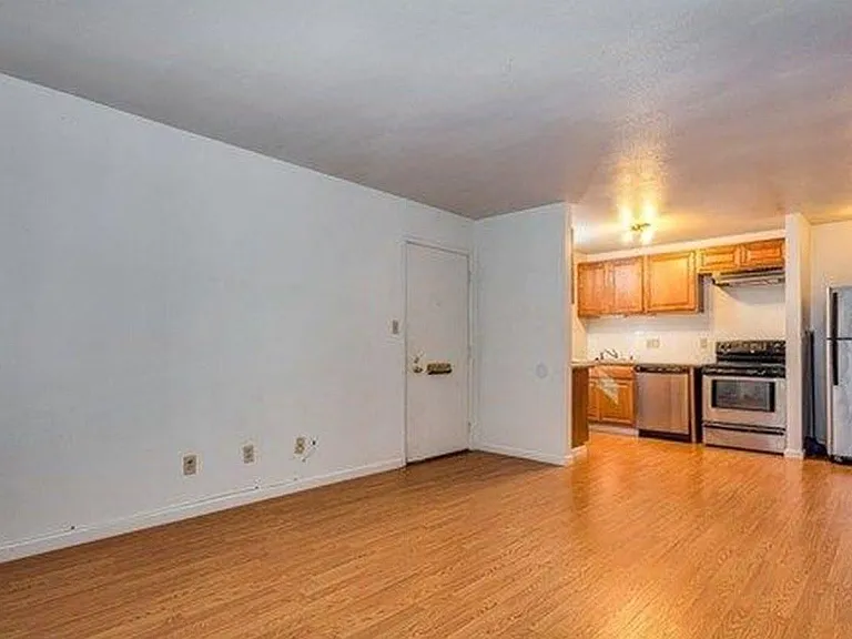 101 Kinross Dr #4 — Photo 6