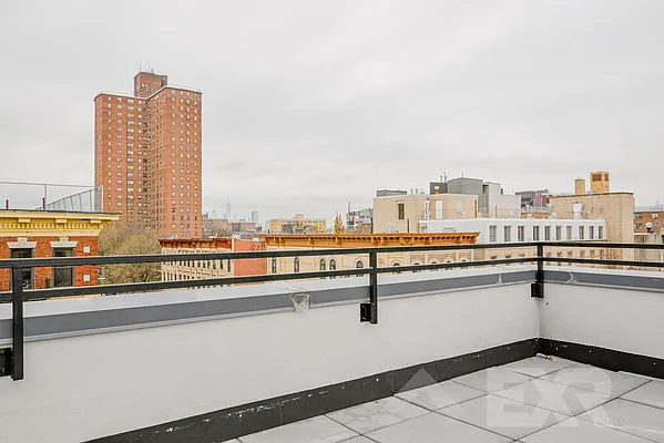 Rented by EXR | media 12