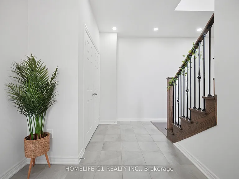 129 Holbrook Ct — Photo 5