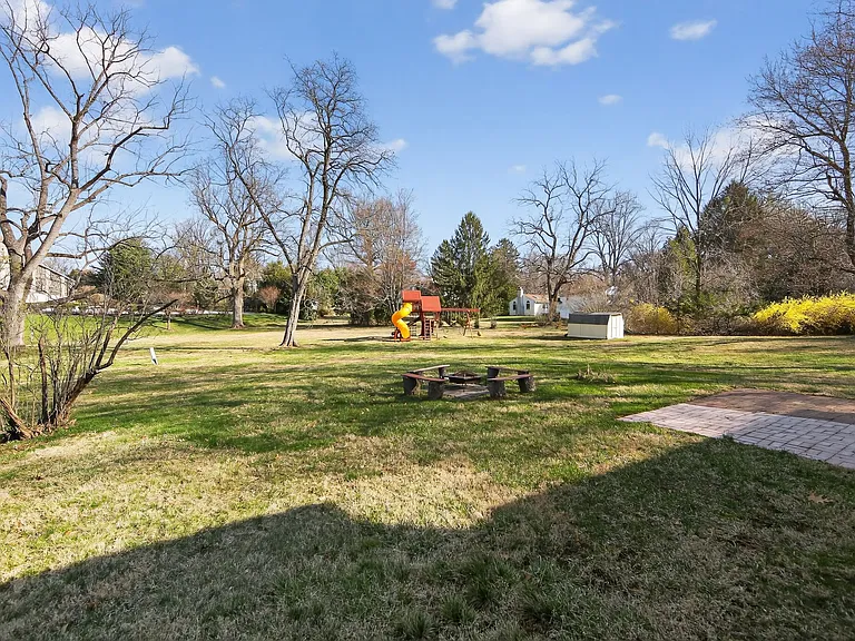 1567 Sugartown Rd — Photo 31
