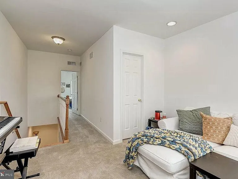 1019 S Streeper St — Photo 23