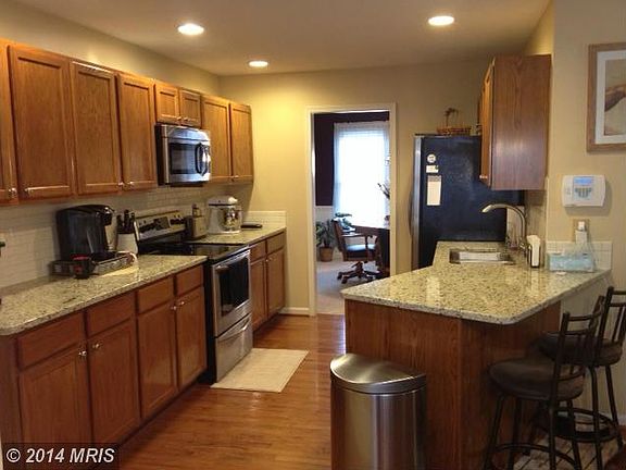4th image of 2618 Schumann St