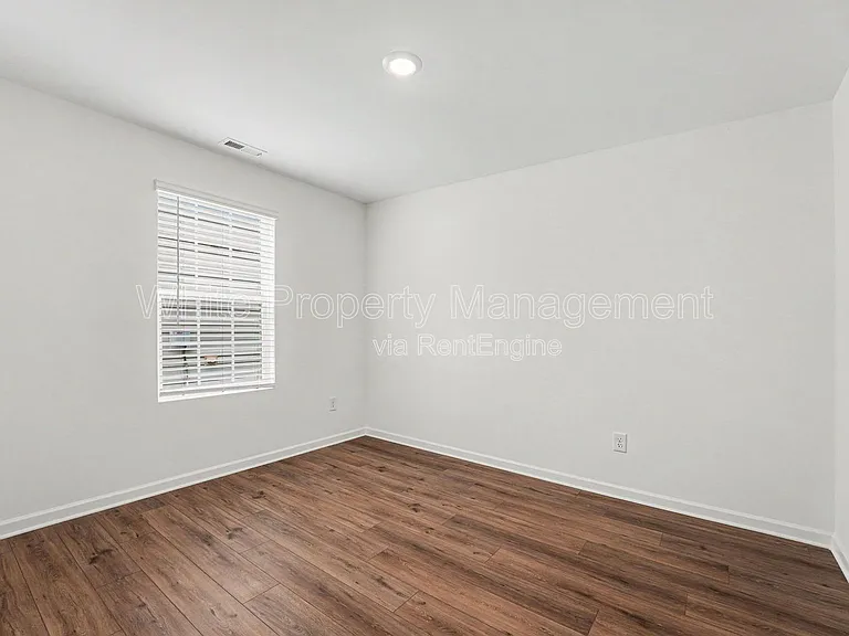 368 W 18th St — Photo 14