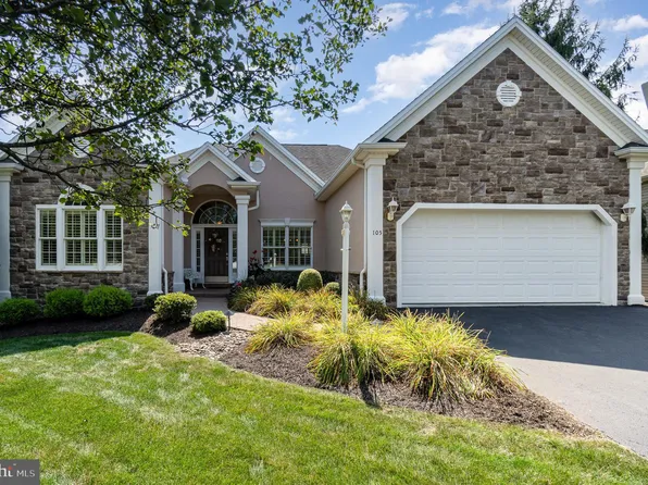 105 Windrush Ln, Mechanicsburg, PA 17055