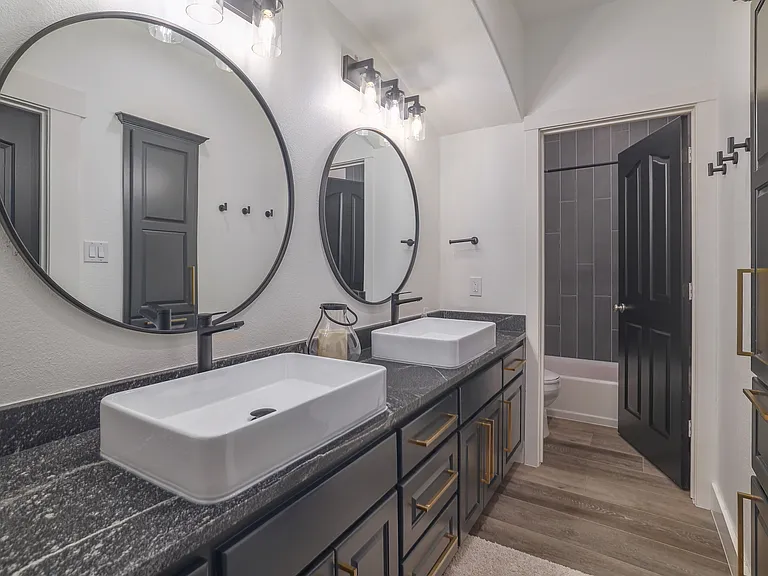 1128 Thurman Bluff Dr — Photo 15