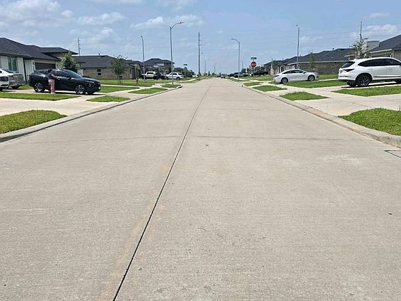 Exterior Neighborhood (street photo)