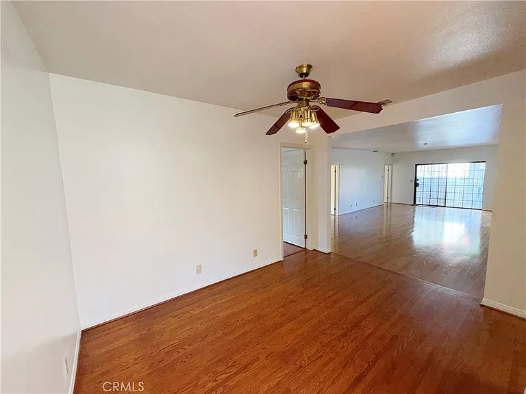 1050 Mayflower Ave — Photo 5